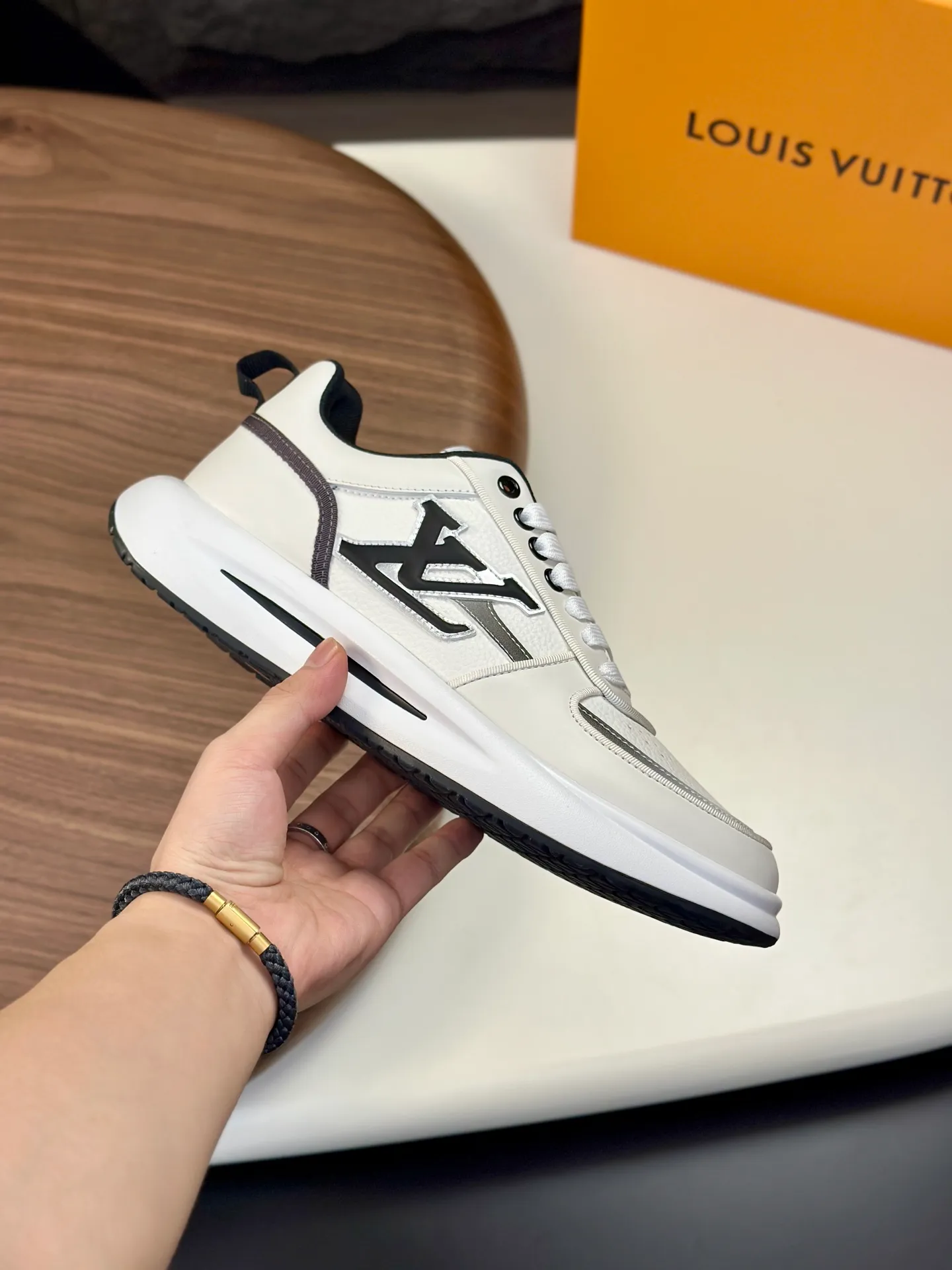 Men's shoes💰780 Lv 🔍Top purchasing agent🇮🇹 Louis Vuitton, the sports sneaker counter is synchronized, the uppers are imported from Italy, high-quality splicing colorful and complex crafts, the imported mesh padding is soft and comfortable, soles: original soles specially provided by the original factory, T men's men's shoes 💰U exclusive movable molded soles are super comfortable, original factory and single goods, 🔍🔍high quality, you can enter and leave the counter at will, welcome to compare, code number 38-44 (customized 45)